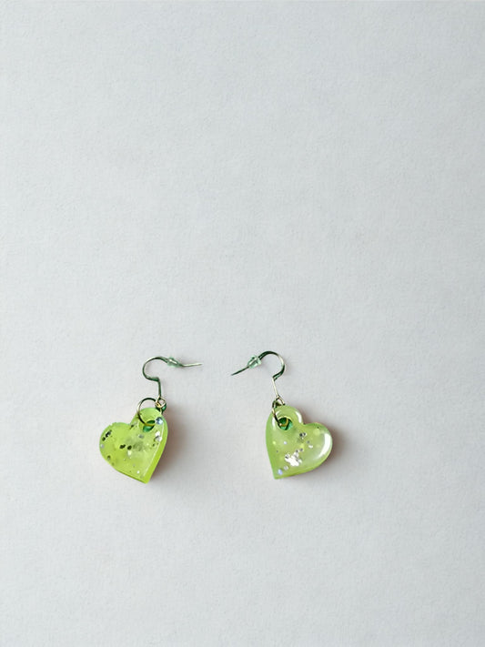 Boucles d’oreilles cœur en résine