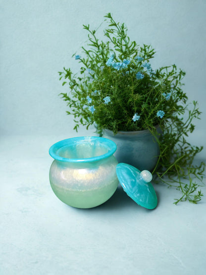 pot en résine bleu clair