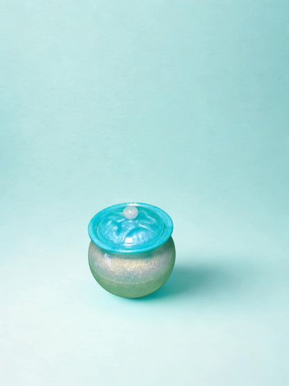 pot en résine bleu clair